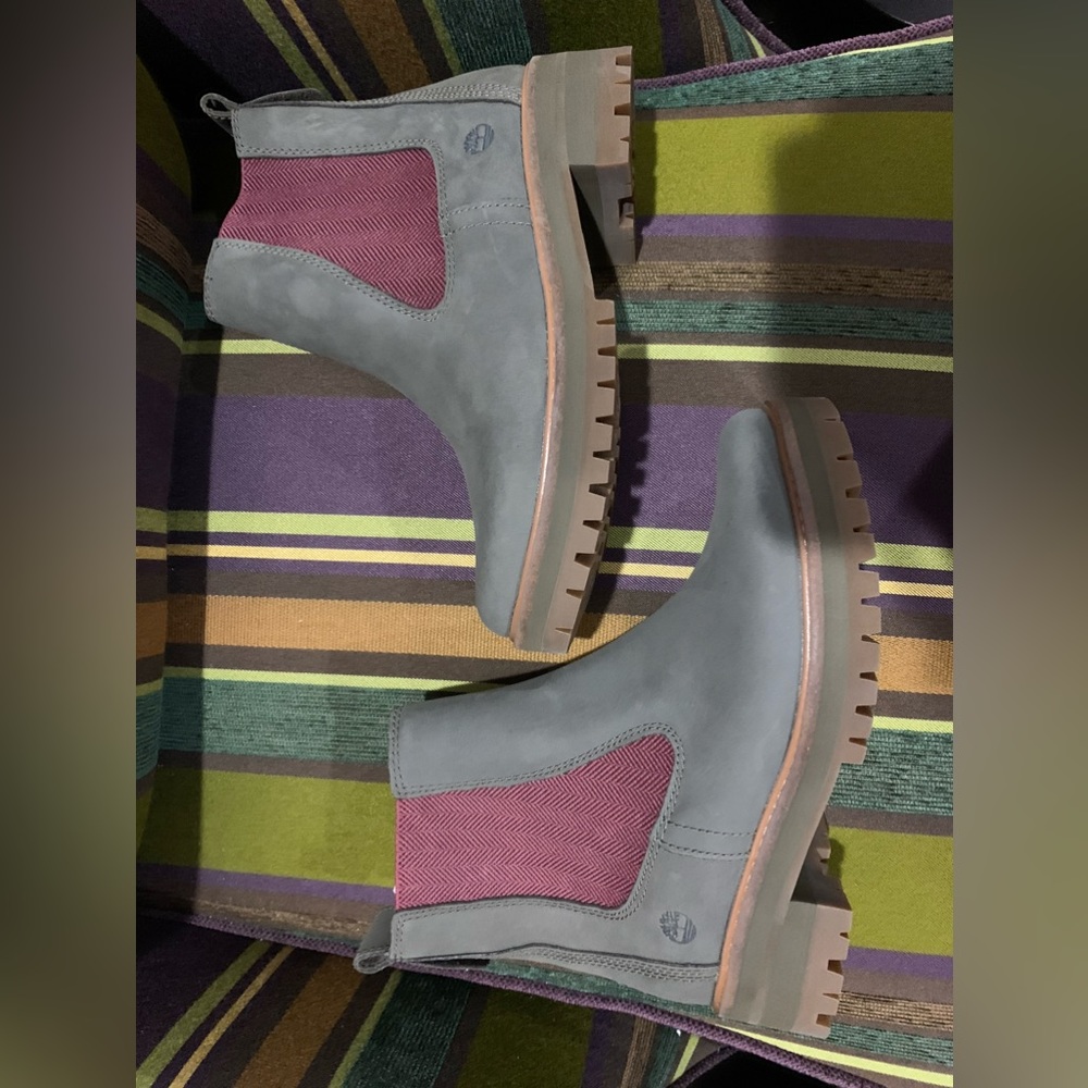 Timberland nwt courmayeur suede chelsea boots women’s 9